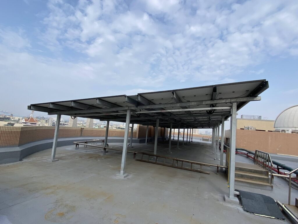 港和國小棚架式太陽能模組